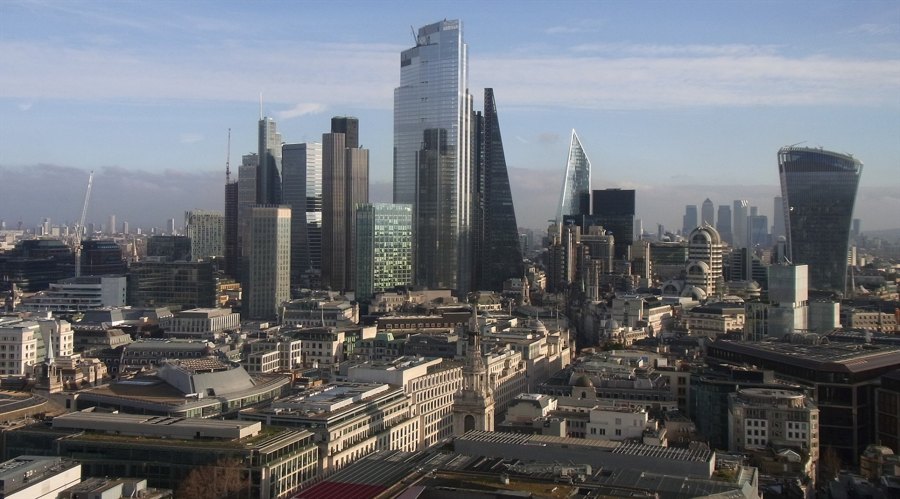 特斯拉股价下跌超过3%,影响纳斯达克100指数走势