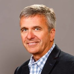 特朗普提出金卡计划以吸引顶尖留学生，力图解决人才短缺问题