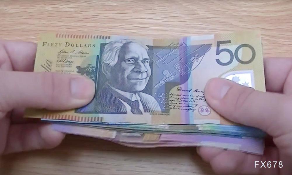 美元在周五接近四个月以来的低点，受到美国关税政策的不确定性和经济增长前景的模糊影响，市场对美国经济放缓的担忧加剧。尽管美国总统特朗普延长了对墨西哥和加拿大的关税豁免至4月2日，市场对此几乎没有反应，避险资金转向了日元和瑞士法郎。投资者正密切关注即将发布的美国非农就业数据，市场预测2月份新增就业人数为16万，失业率将维持在4.0%。